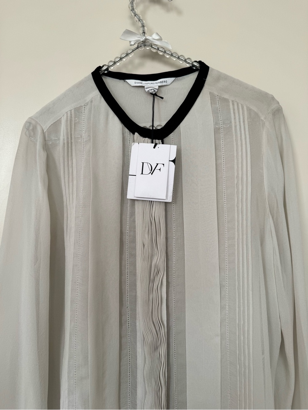 Diane Von Furstenberg Off White/ Gray Silk Blend Top Size 10 NWT